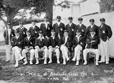 فريق الكريكيت الإنجليزي الذي يجول في أستراليا عام 1911-1912. بواسطة تشارلز ألفريد بيتس