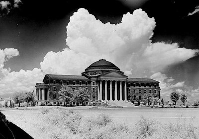 جامعة ساوثرن ميثوديست في دالاس هول بواسطة تشارلز إروين أرنولد