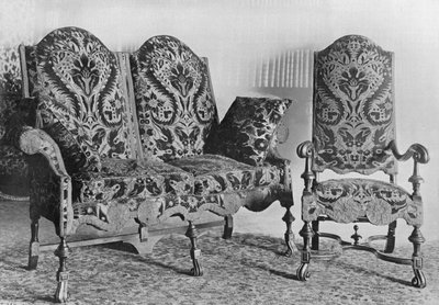 مجموعة من كراسي الجوز و Settee Coverd باللغة الإنجليزية Velvat بواسطة تشارلز لاثام