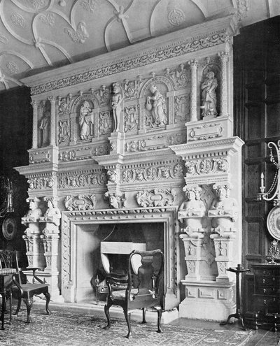 قطعة المدخنة في غرفة الرسم ، South Wraxall Manor ، من المجلد `` In English Homes Vol. 1 ، 1904 بواسطة تشارلز لاثام