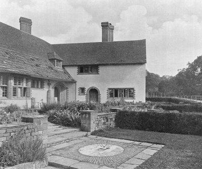 The Garden Court from the West (صورة أبيض وأسود) بواسطة تشارلز لاثام