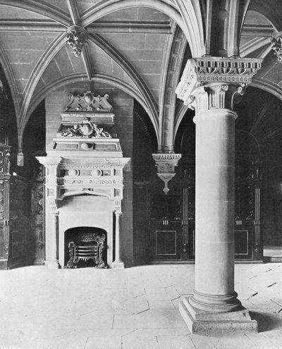 The Pillar-Room (b/w photo) بواسطة تشارلز لاثام