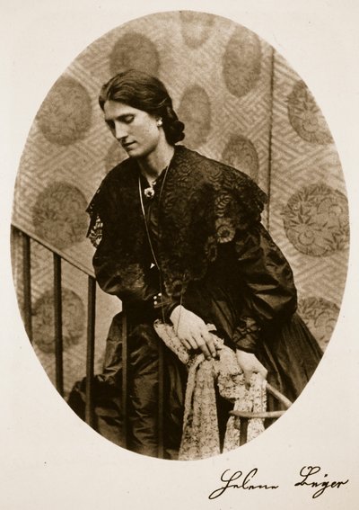 هيلين بير ، 9 أكتوبر 1863 (صورة بني داكن) بواسطة Charles Lutwidge Dodgson