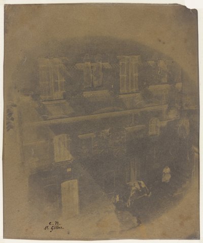 الجزء السفلي من واجهة منزل روماني في سان جيل دو جارد ، 1852 (calotype (ورقة شمعية سلبية)) بواسطة تشارلز نيجري