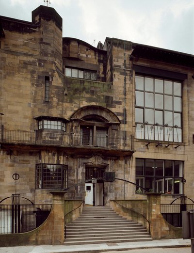 View of the School of Fine Arts designed by architect Charles Rennie Mackintosh (1868-1928) بواسطة تشارلز ريني ماكينتوش