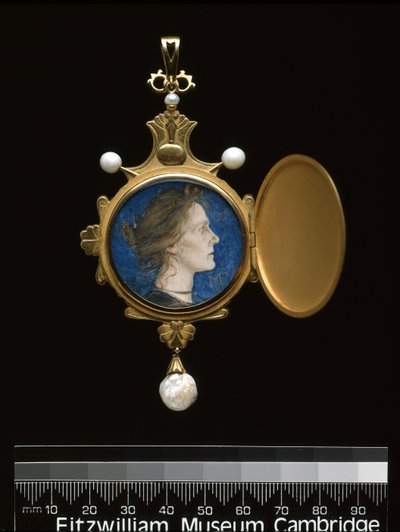قلادة: Miss Edith Emma Cooper (1862-1913) 1901 (ذهب ومينا ولؤلؤ ومرحاض) بواسطة تشارلز ريكيتس