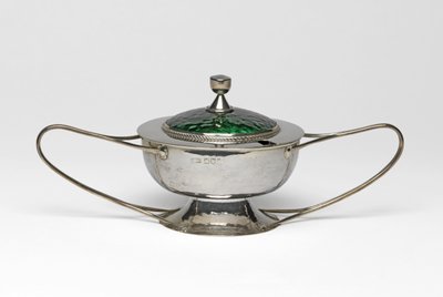 وعاء وغطاء بواسطة تشارلز روبرت أشبي
