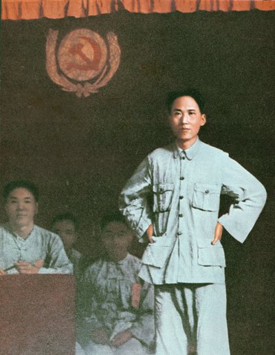Mao Zedong addressing an international Communist conference in Kiangsi Province بواسطة مصور صيني