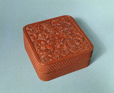 صندوق منحوت ، القرن الثامن عشر (طلاء Cinnabar) بواسطة المدرسة الصينية