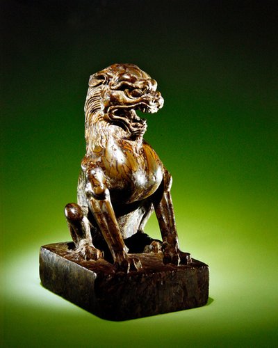 أسد جالس ، أسرة تانغ (618-906) (انظر أيضًا 394849) بواسطة المدرسة الصينية المدرسة الصينية