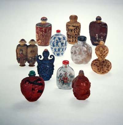 زجاجات السعوط بواسطة مدرسة تشينغ فترة الصينية