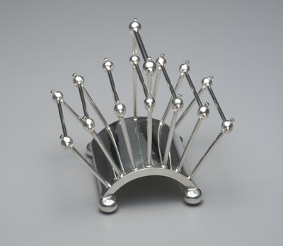 رف الخبز المحمص ، c.1881 (فضي) بواسطة كريستوفر دريسر