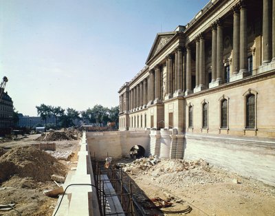 أعمدة متحف اللوفر تم تصويرها أثناء الترميم ، 8 سبتمبر 1966 بواسطة كلود بيرولت