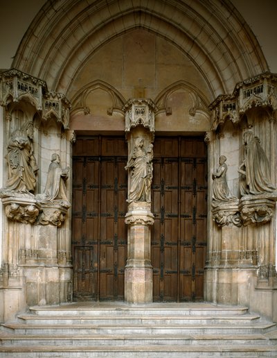 View of the portal of the Chartreuse of Champmol. It is decorated with five sculptures made by Sluter Claus (circa 1350 around 1405): the Virgin, the Duke and Duchess of Burgundy, Saint John the Baptist and Saint Margaret. 1386-1401 Dijon (Gold Cote) بواسطة كلاوس سلوتر