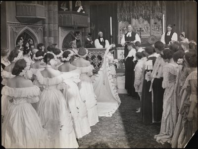 صورة ثابتة من فيلم Sixty Years a Queen ، حوالي عام 1914 (صورة بالأبيض والأسود) بواسطة شركة بايرون