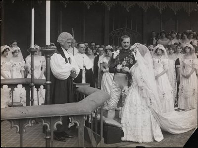 صورة ثابتة من فيلم Sixty Years a Queen ، حوالي عام 1914 (صورة بالأبيض والأسود) بواسطة شركة بايرون