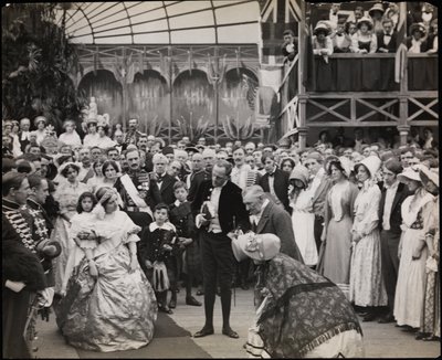 صورة ثابتة من فيلم Sixty Years a Queen ، حوالي عام 1914 (صورة بالأبيض والأسود) بواسطة شركة بايرون