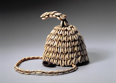 القبعة (القذائف والعظام) (انظر أيضًا 181647) بواسطة الكونغوليون