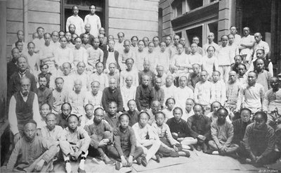 الملحنون والصحفيون ، مكتب شمال الصين اليومي للأنباء ، 1910 بواسطة شركة كوكس المحدودة