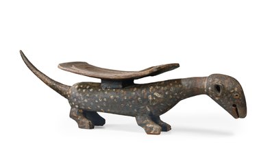 مقعد Zoomorphic ، Ulimi Bia ، ساحل العاج (خشب) بواسطة ثقافة بول