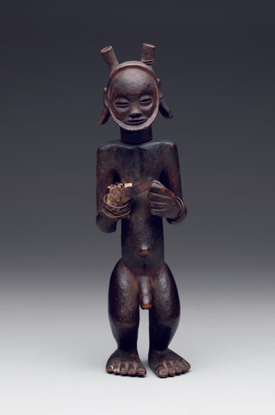حاوية طقوس على شكل شخصية ذكر واقف بواسطة ثقافة Chokwe
