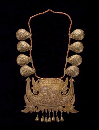 عقد زفاف نسائي ، أواخر القرن التاسع عشر وأوائل القرن العشرين (خرز من الذهب والمرجان) بواسطة ثقافة مينانجكاباو