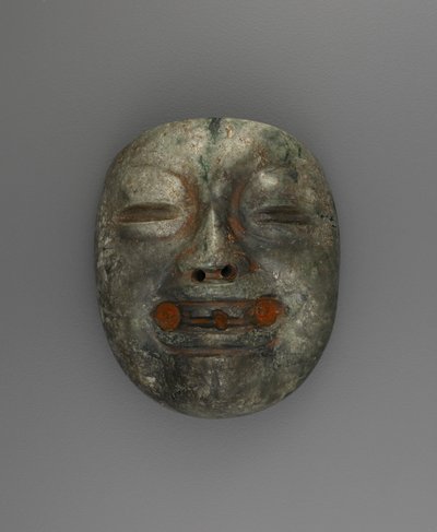 قلادة على شكل قناع بواسطة ثقافة Olmec