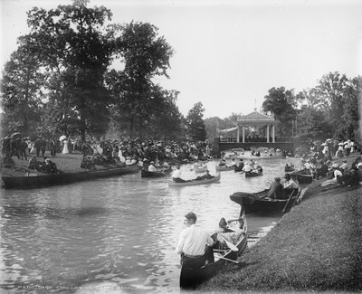 حفلة موسيقية على القناة الكبرى ، Belle Isle Park ، 1903-20 بواسطة شركة ديترويت للنشر