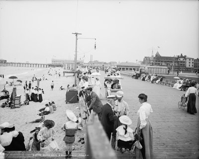 Boardwalk & Beach ، Asbury Park ، حوالي 1905 (صورة بالأبيض والأسود) بواسطة شركة ديترويت للنشر