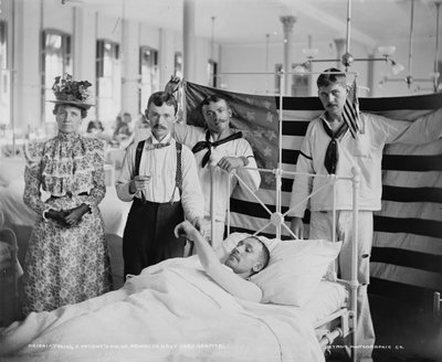 أخذ نبض المريض ، مستشفى بروكلين نافي يارد ، c.1890-1901 بواسطة شركة ديترويت للنشر