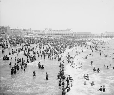 الشاطئ ، أتلانتيك سيتي ، c.1904 (b / w photo) بواسطة شركة ديترويت للنشر