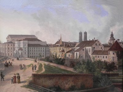 بالألمانية: Die Königliclicliche Residenz von Nordosten im Jahr 1827 الإقامة الملكية في ميونيخ من الشمال الشرقي عام 1827 بواسطة دومينيكو كواجليو الأصغر