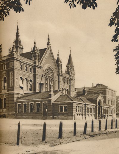 The Middle Block and Senior School في Dulwich College ، c1935. بواسطة دونالد ماكليش
