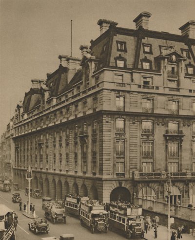 فندق ريتز في موقع فنادق أجيال عديدة ، c1935. بواسطة دونالد ماكليش