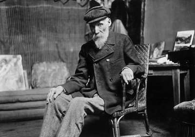 أوغست رينوار (1841-1919) ، رسام فرنسي ، في ورشته في Cagnes-on-Mer (Alpes-Maritimes) ، حوالي عام 1907 بواسطة دورناك