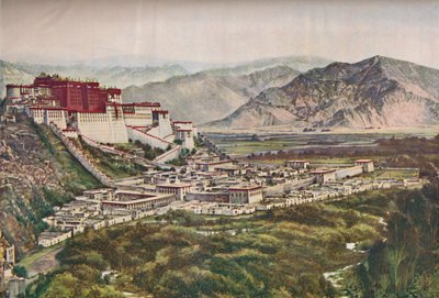 قصر منحدرات Lihasas الحمراء المسورة بشكل مثالي على تلها ، c1935 بواسطة ENA