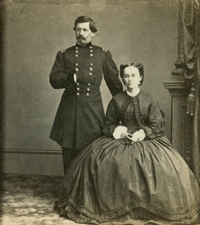 اللواء جورج ب.ماكليلان وزوجته ، نشرته مناظر أنتوني المجسمة ، c.1861-65 بواسطة إي أنتوني