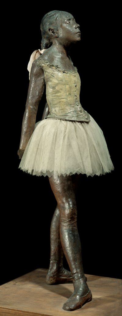 14 years old or great dancer dressed Sculpture by Edgar Degas (1834-1917) in bronze patina, tulle and pink satin on wooden base بواسطة إدغار ديغا