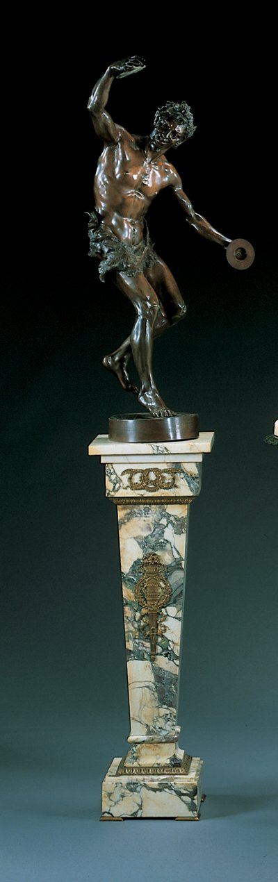 يلقي على غرار نموذج من Goldscheider ، على غرار الساخر راقص يعزف على الصنج بواسطة إدموند كلوتس