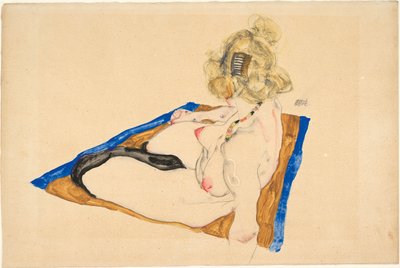 عارية شقراء جالسة على بساط بني بإطار أزرق ، 1912. بواسطة Egon Schiele