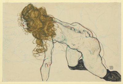 أنثى جاثمة عارية ذات شعر أشقر وذراعها اليسرى مستريحة (الصفحة اليمنى) بواسطة Egon Schiele
