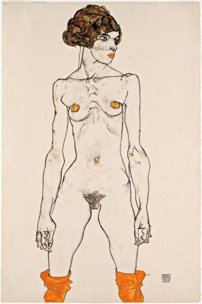 أنثى شابة تقف عارية مع جوارب برتقالية اللون بواسطة Egon Schiele