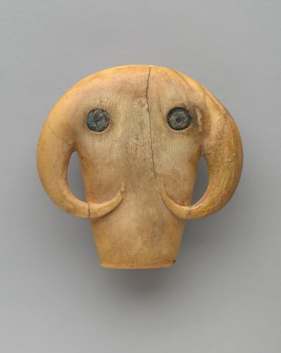 تميمة على شكل رأس بولز ، c.3500-3100 قبل الميلاد بواسطة مصري