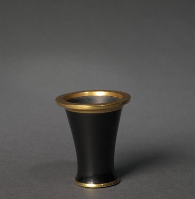وعاء مستحضرات التجميل (دورق) ، حوالي 1859-1814 قبل الميلاد (سبج وذهبي) بواسطة الأسرة الثانية عشرة المصرية