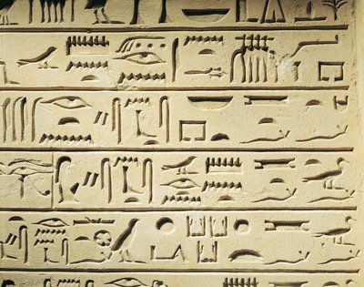 شاهدة جنائزية لـ Majordomo Khentekhtayaun ، كتابات هيروغليفية قائمة بأسماء أقارب المتوفى بواسطة الأسرة الثانية عشرة المصرية