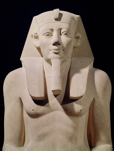 تمثال جالس لـ Sesostris I (1971-28 قبل الميلاد) ، في الأصل من المعبد الجنائزي في Sesostris I في Al Lisht (الحجر الجيري) (التفاصيل) بواسطة الأسرة الثانية عشرة المصرية