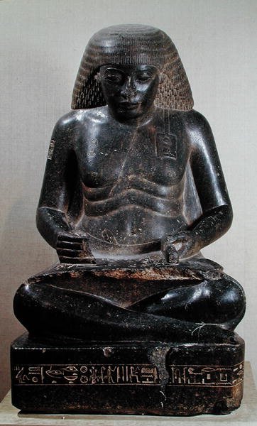 أمنحتب ، ابن حابو ، جالسًا متقاطعًا ، من معبد آمون ، الكرنك ، c.1391-53 قبل الميلاد (الجرانيت) بواسطة Egyptian 18th Dynasty