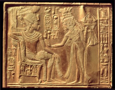تفاصيل من الضريح الذهبي لتوت عنخ آمون (c.1370-52 قبل الميلاد) الذي يصور الملكة يمسحه برائحة المملكة الحديثة (الخشب المغطى بالجيسو المغطى بالصفائح الذهبية) بواسطة الأسرة الثامنة عشر المصرية