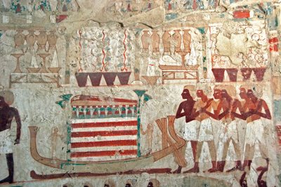الآثار المصرية: لوحة تزين قبر أوسحات (أورسات) (تي تي 56) أحد كبار المسؤولين في الحمام (الأسرة الثامنة عشرة) تصور المركب المقدس الذي يحمل النعش مع مومياء أورسات. الأقصر ، الضفة الغربية ، وادي النبلاء بمصر بواسطة الأسرة الثامنة عشر المصرية