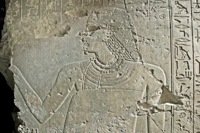 التهاب الآثار المصرية: تمثيل الوزير راموز. نقش منخفض من قبره (الأسرة الثامنة عشر). الأقصر ، طيبة ، مقبرة نبلاء مصر بواسطة الأسرة الثامنة عشر المصرية